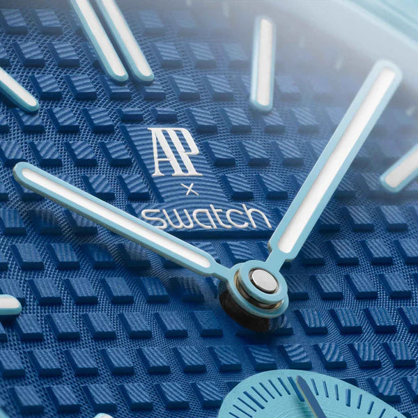 Swatch x Audemars Piguet Bioceramic Royal Pop Savonnette Lan Ba Blue watch SSX03L100N Dettaglio